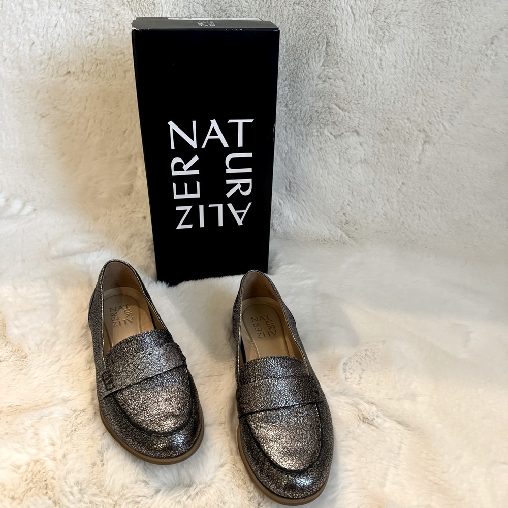 Naturalizer Veronica Loafer, Silver Crinkle size 6
